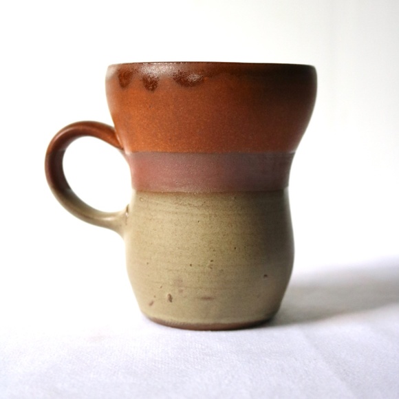 Set of 2 Handmade Pottery Earthenware Coffee Tea Mugs Signed by Artist Brown - Picture 2 of 10